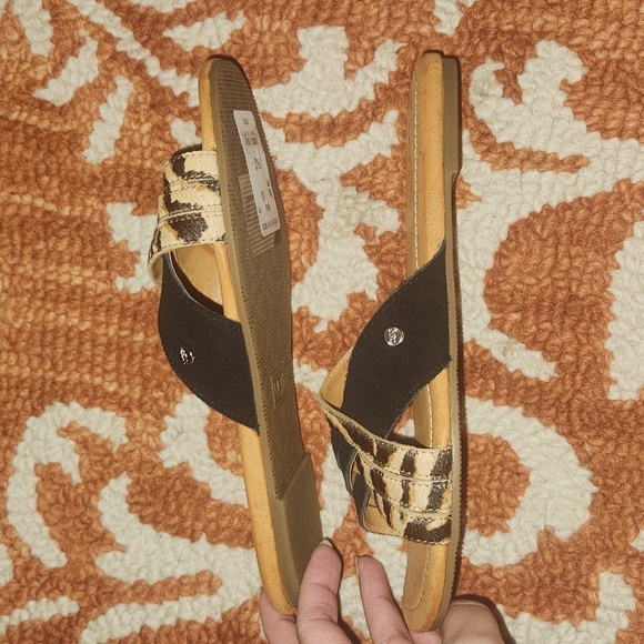 Nwt-UGG Women's Kenleigh Slide Tiger Stripes Sandal size 8.5 - Picture 8 of 13